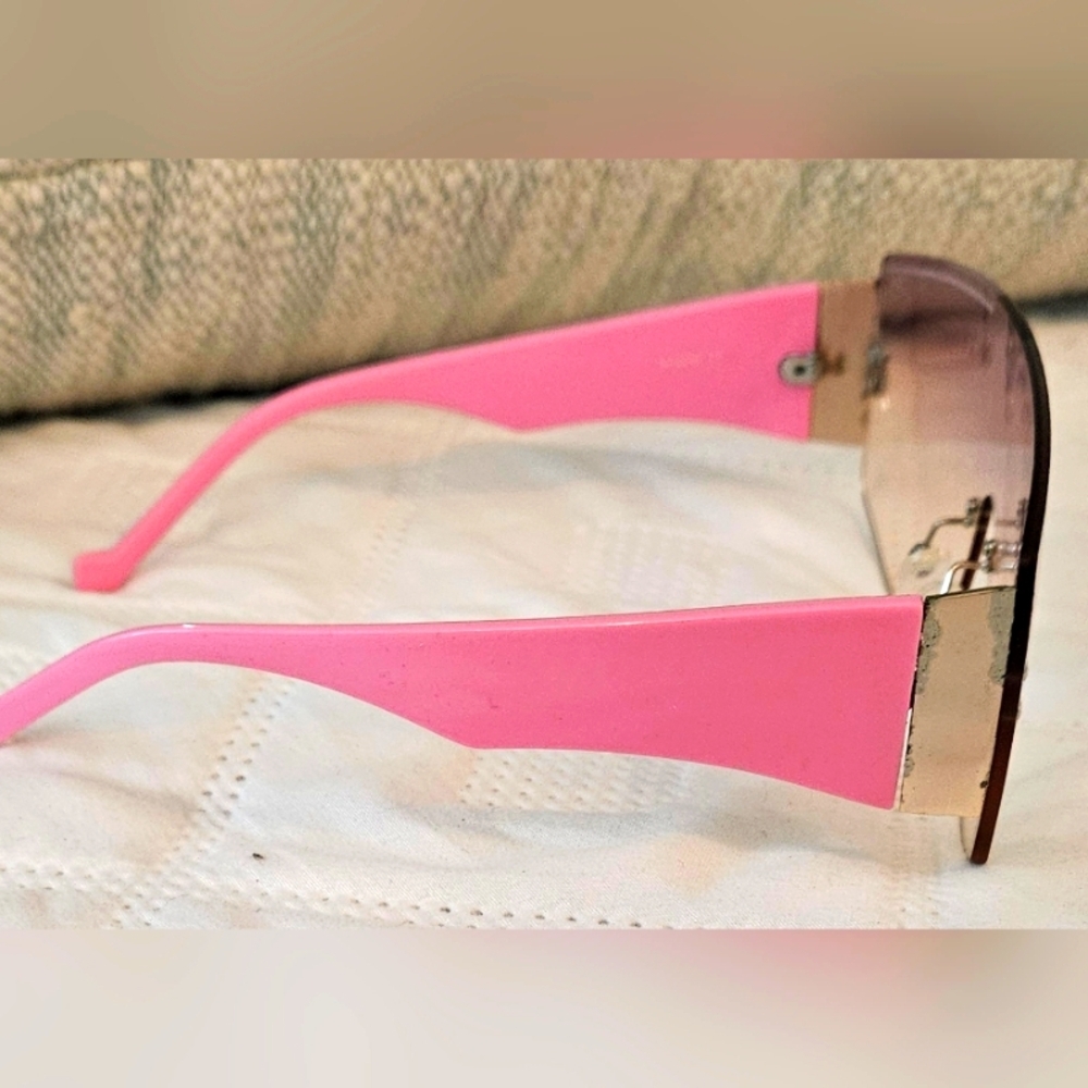πStylish Oversized Pink Gradient Hot Pink Frame Sunglasses π - Picture 4 of 6